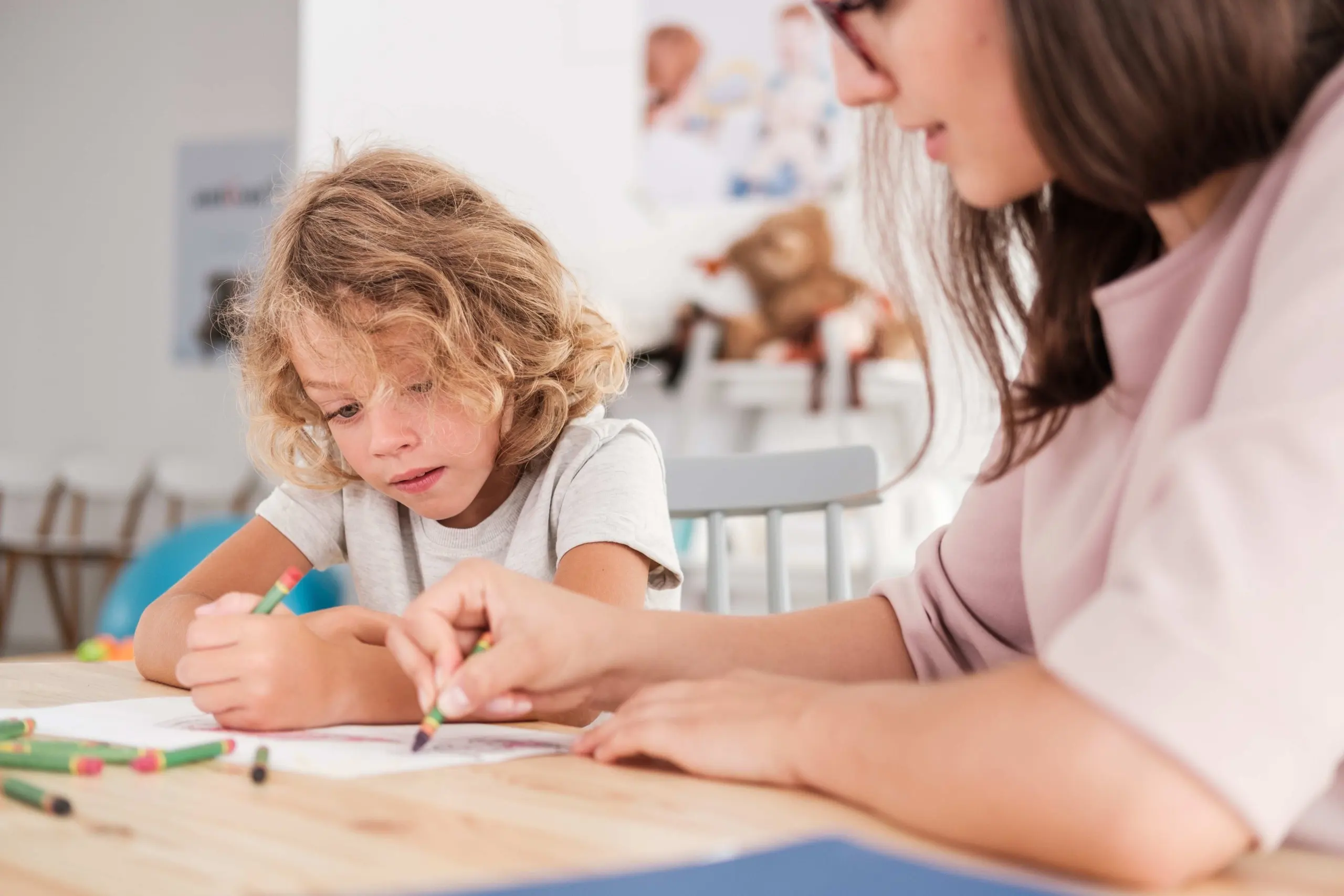 Niños trabajando en Edukatek Parla